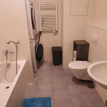 Cakovice Apartment *